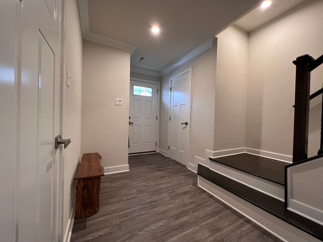 Building Photo - 217 Stonehurst Dr