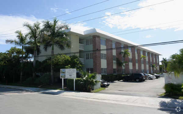 Building Photo - Village At Harbor Beach