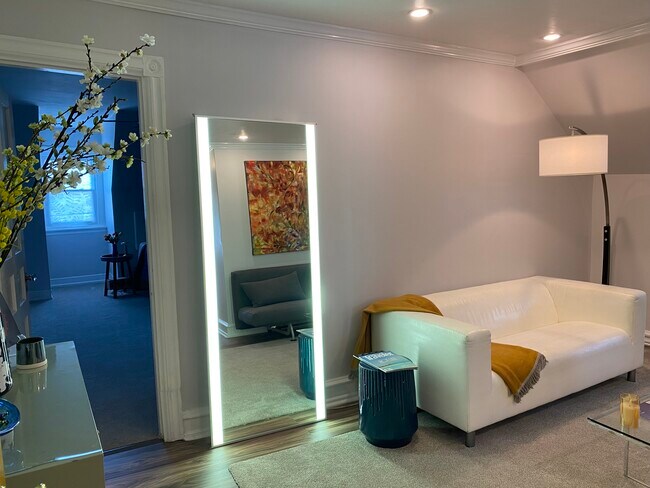 Sala de estar - 1013 N 63rd St