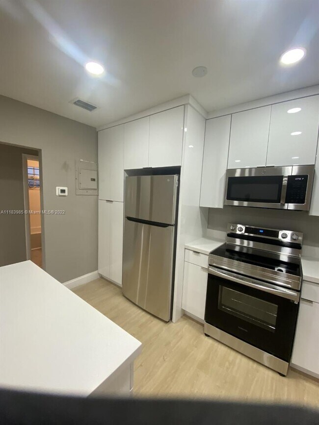 Foto del edificio - 217 NW 48th St