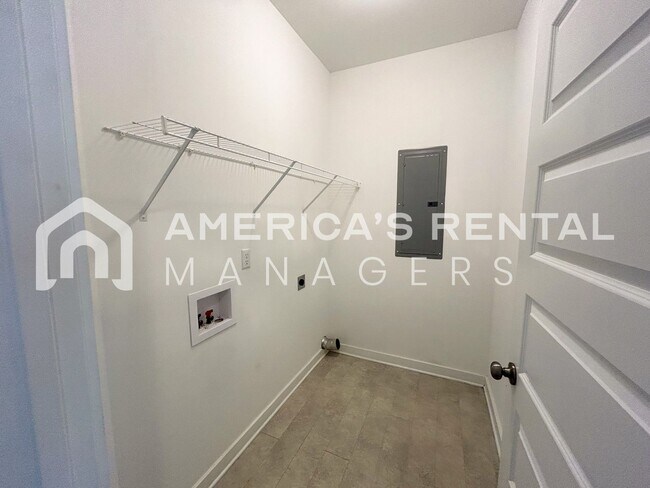 Foto del edificio - Bright, Airy Home or Rent in Clanton, AL!!! Available to View!