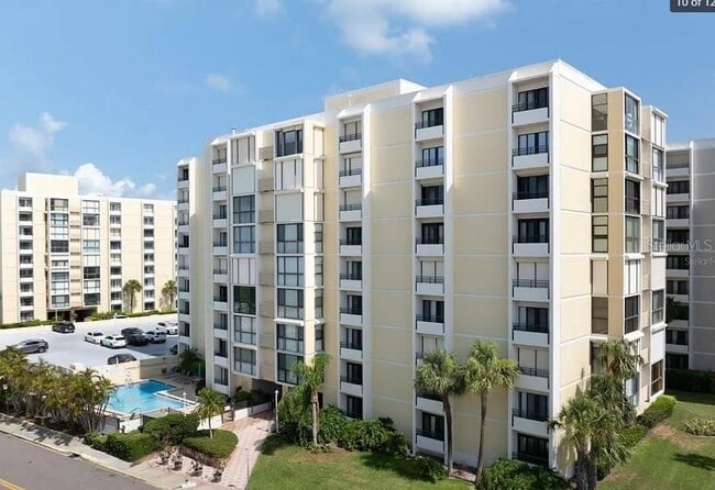 Building Photo - 830 S Gulfview Blvd