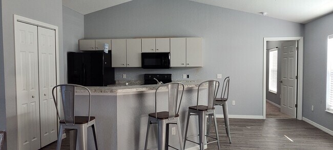 Building Photo - 3 bedroom, 2 bath, home with fenced in bac...