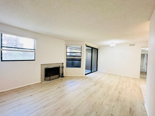 Building Photo - Ground floor remodeled 2/2 in the heart of...