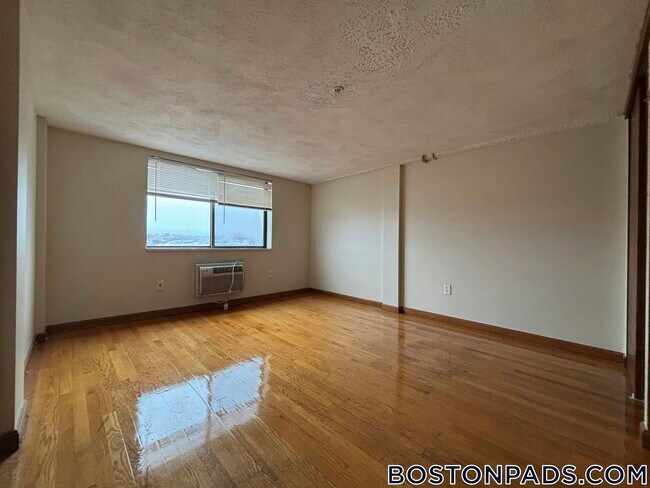 Foto del edificio - 1110 Commonwealth Ave