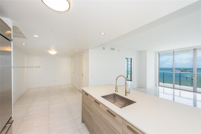 Foto del edificio - 1300 Brickell Bay Dr
