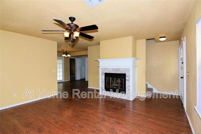 Foto del edificio - 2800 S Narcissus Ct