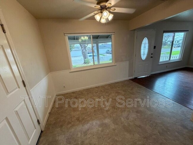 Foto del edificio - 2011 Mangrum Ave