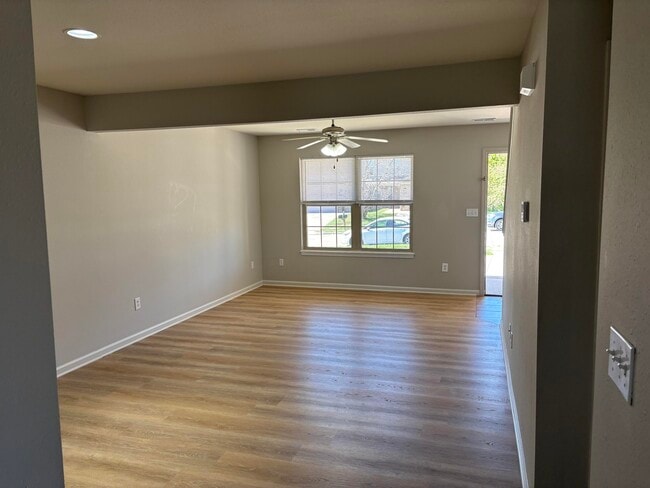 Foto del edificio - 4012 Snowy Owl Dr