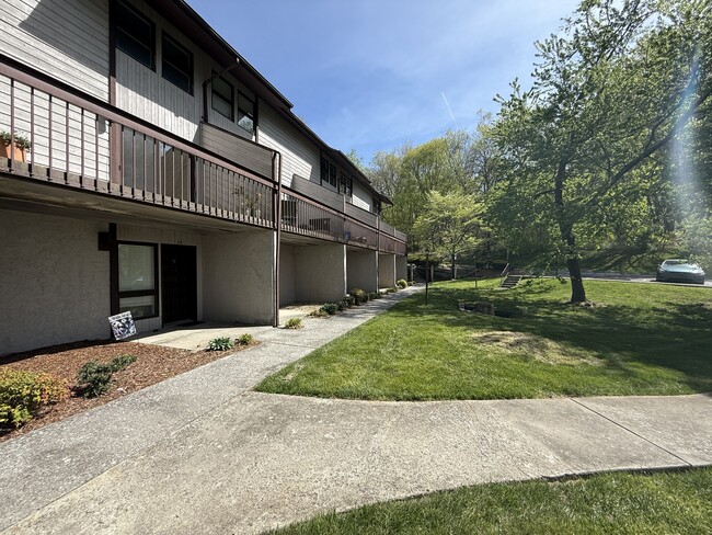 Building Photo - Laurelwood Apartments