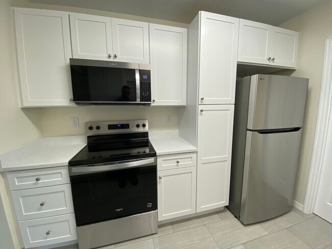 Building Photo - Clean two bedroom two bath with Office and porch