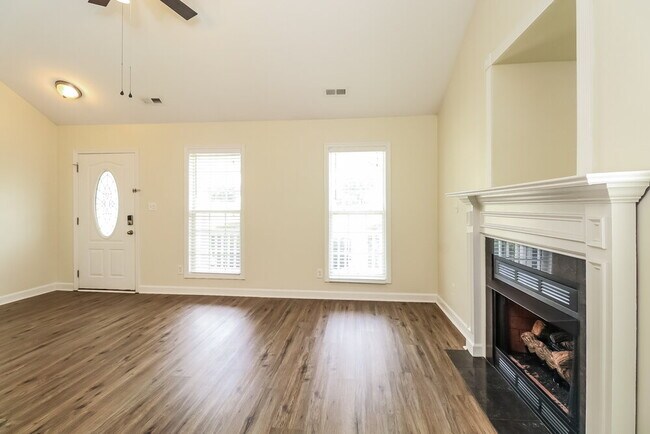 Foto del edificio - 2970 Deep Cove Dr NW