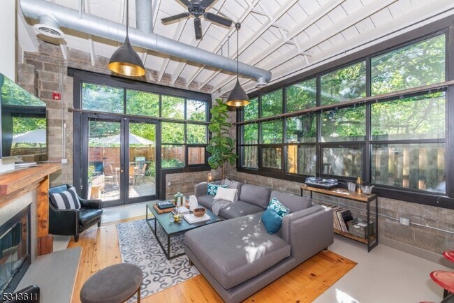 Foto del edificio - 51 1/2 Greenwood Ave