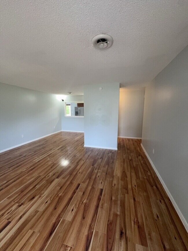 Foto del edificio - 110 Elwood Rd