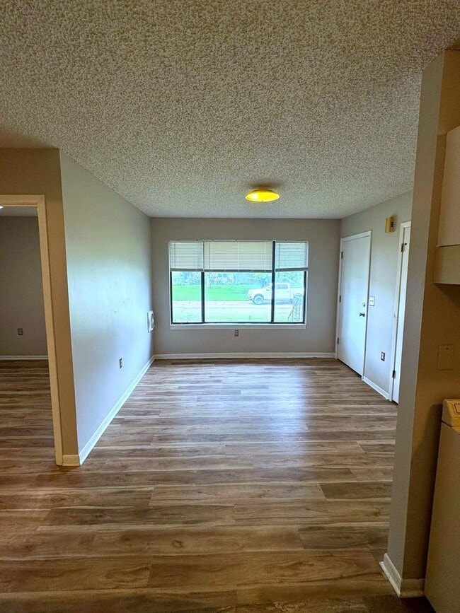 Building Photo - 2619 W 15th St N