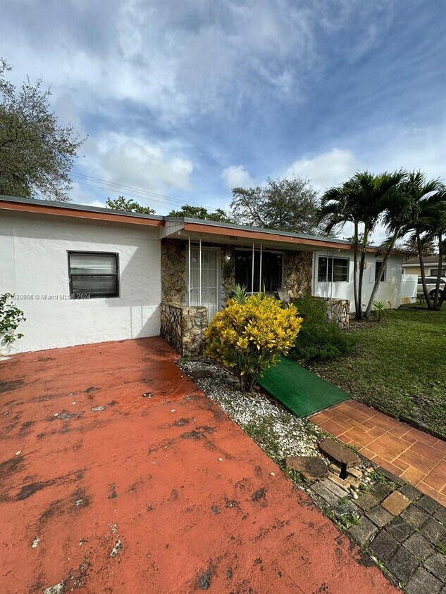 2911 NW 174th St, Miami Gardens, FL 33056 House Rental in Miami