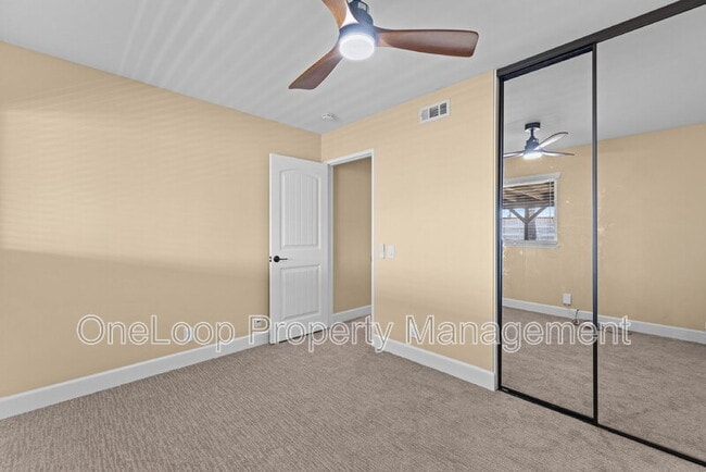 Building Photo - 10120 Paseo Palmas Dr