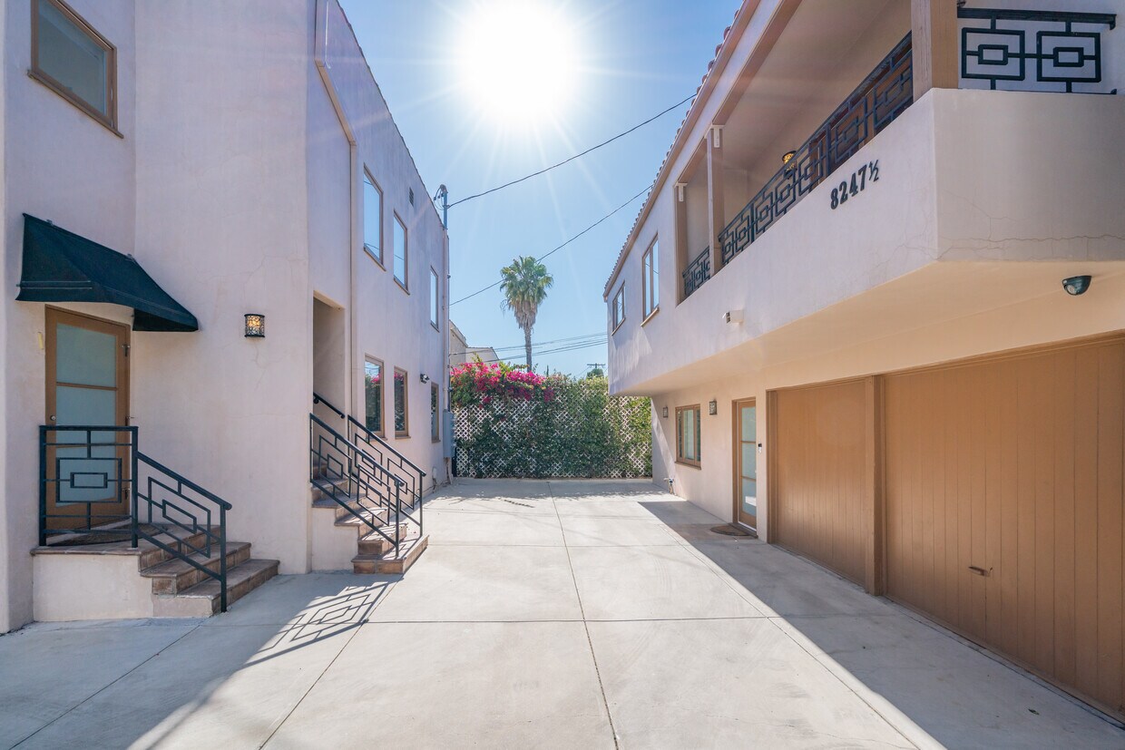 Foto principal - 8247 W 4th St