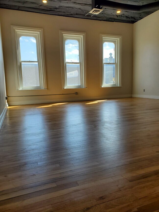 Building Photo - 612 Saint Joseph St