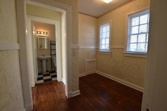 Foto del edificio - 410 E 14th St