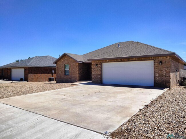 Building Photo - 2115 Roadrunner Dr