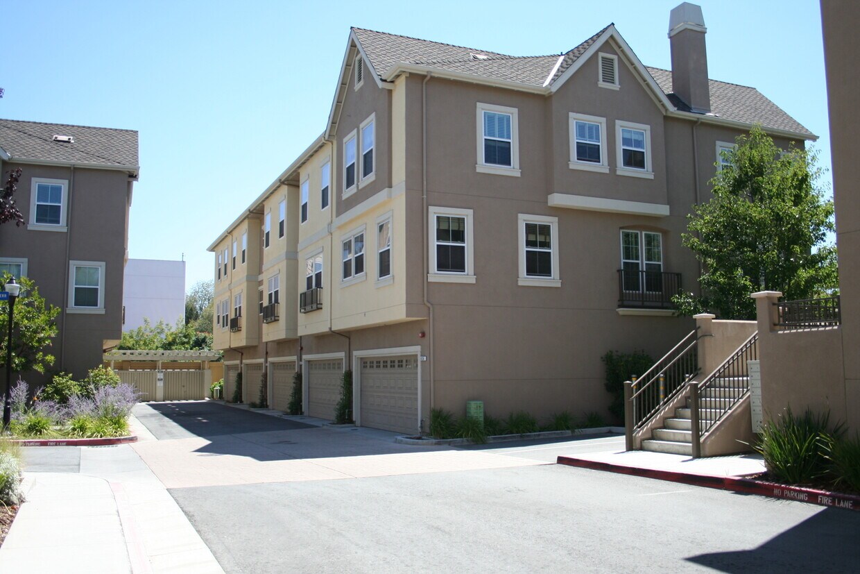 Primary Photo - Beautiful Sunnyvale Townhouse!