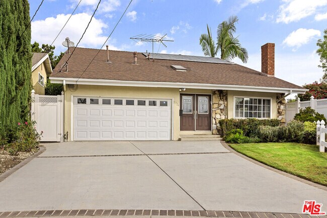 Foto del edificio - 5724 Greenbush Ave