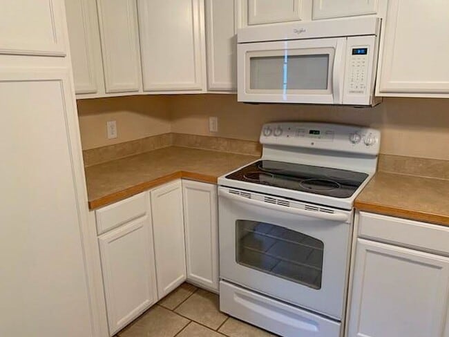 Building Photo - Decatur Home 3 Bedroom 2 Bath