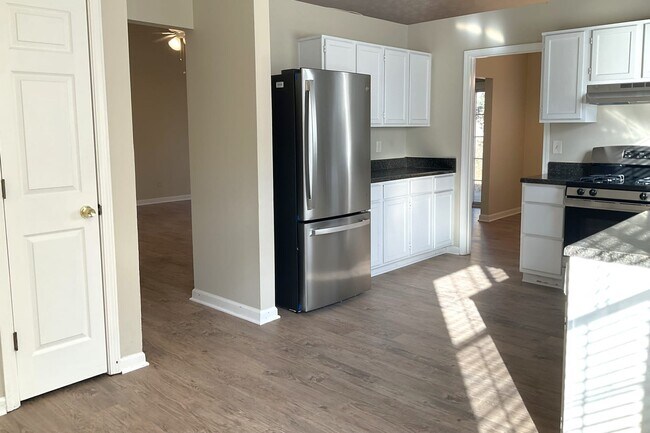 Building Photo - 416 Rockingham Ln
