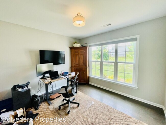Building Photo - 4 br, 3 bath House - 801 Blue Moon Ct