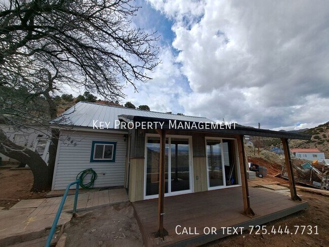 Building Photo - Custom Pioche Home