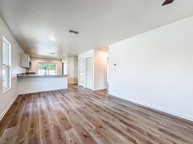 Foto del edificio - 2025 NEW Built 3 BR 2 BA homew convenient ...