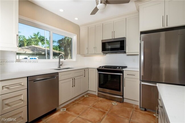 Building Photo - 3 br, 2 bath House - 1345 Jefferson St # 0