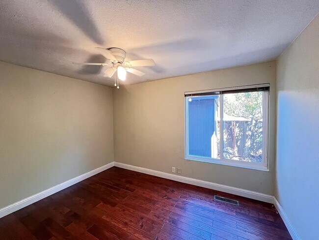Foto del edificio - 6976 Claywood Way