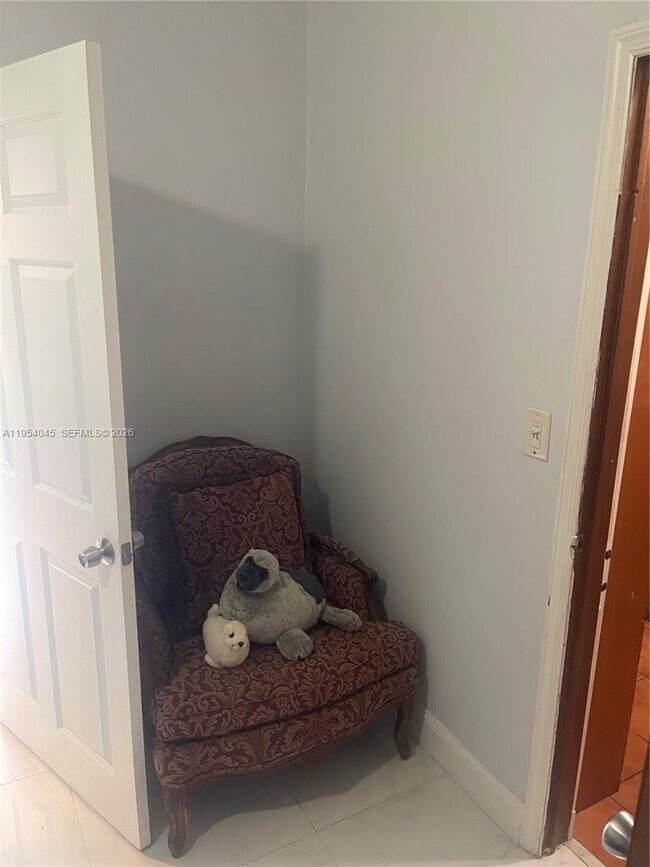 Foto del edificio - 1191 NE 200th St