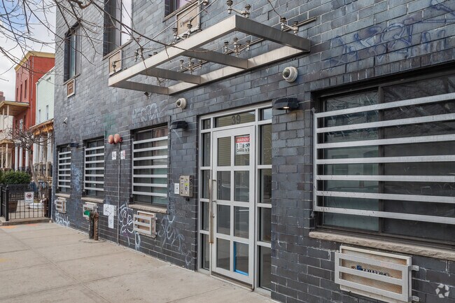 Building Photo - 39  Suydam Street