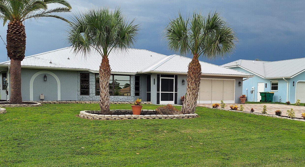 Primary Photo - 17026 Edgewater Dr