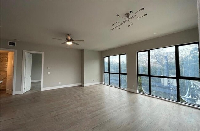 Building Photo - 2727 Houston Ave