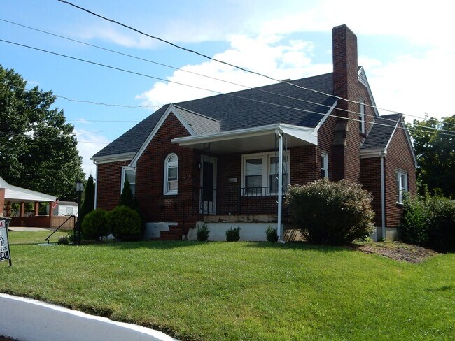 Photo - 3 BR home with fantastic location in the h...