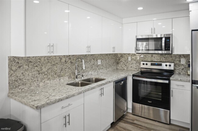 Building Photo - 2 br, 2 bath Condo - 14250 SW 62nd St Apt 207