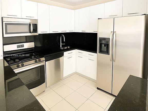 Foto del edificio - 4690 NW 102nd Ave