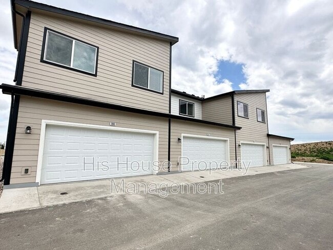 Building Photo - 3913 Canoe St