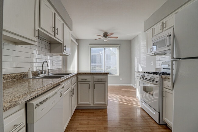 Foto del edificio - 7010 Barrington Ct