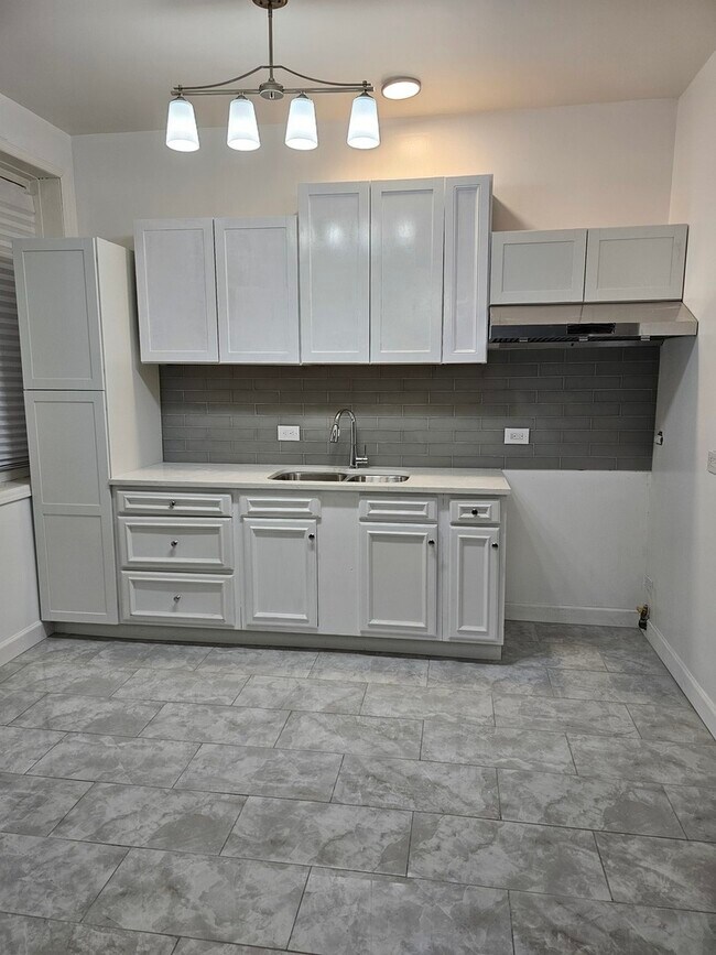 Foto del edificio - 4749 S Prairie Ave