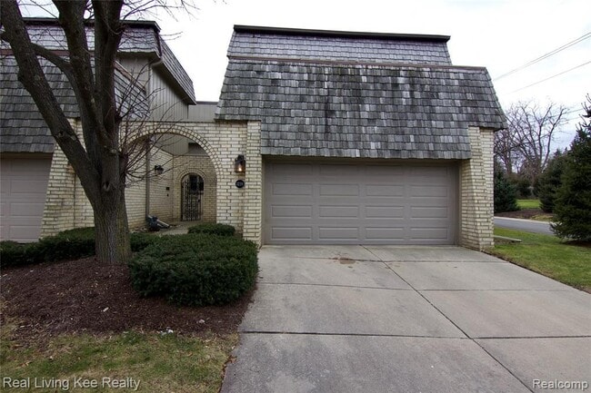 Building Photo - 1239 Oakwood Ct