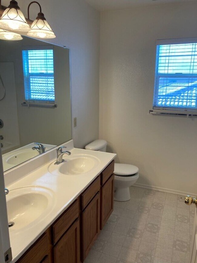 Foto del edificio - 302 Willow Bend Dr