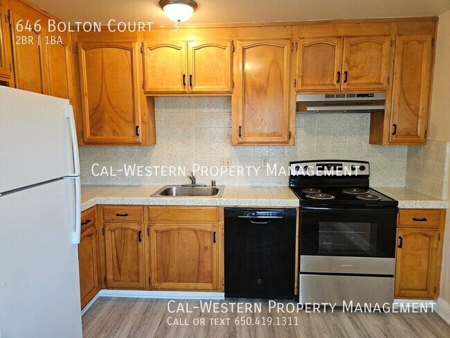 Foto del edificio - 646 Bolton Ct