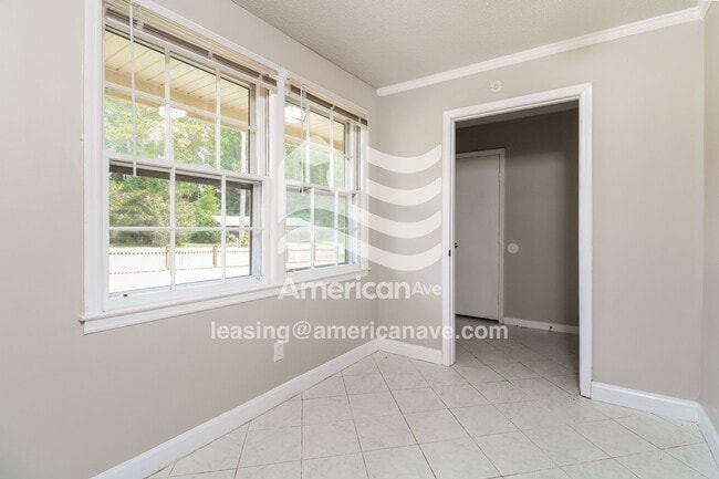 Building Photo - 713 Frieden St