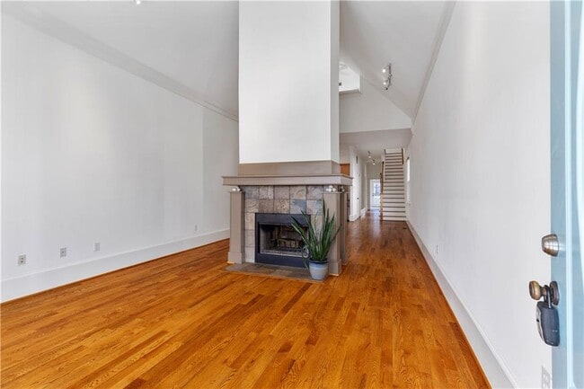 Building Photo - 224 Lampkin St NE