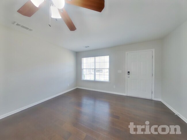 Foto del edificio - 131 Quail Springs Rd